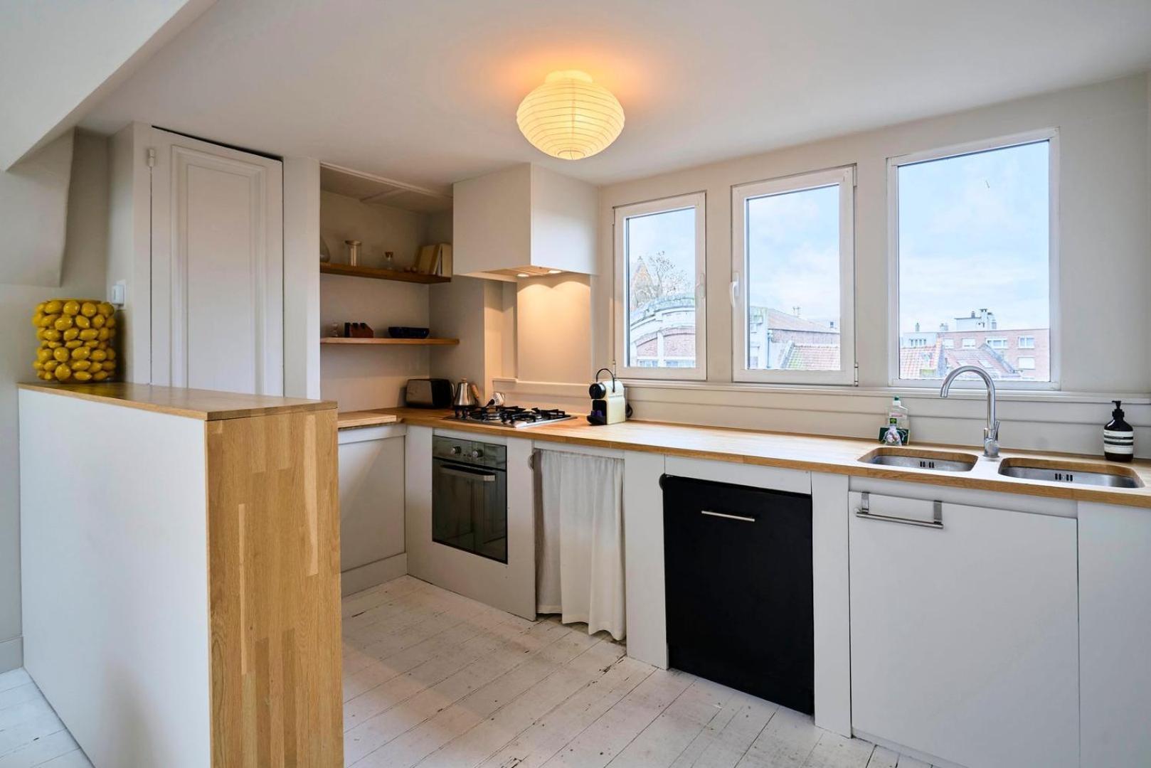 Apartment Atypical 2 Bedroom Near Train Station *